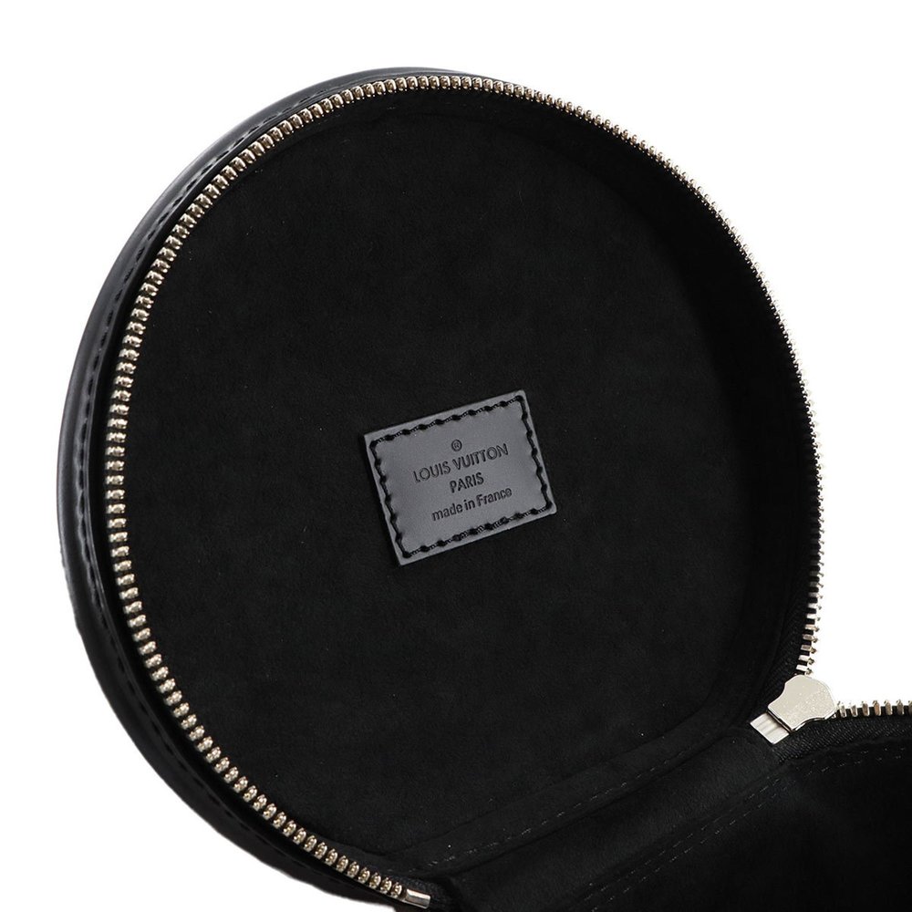 LOUIS VUITTON Black Leather Shoulder Bag - Picture 8 of 9